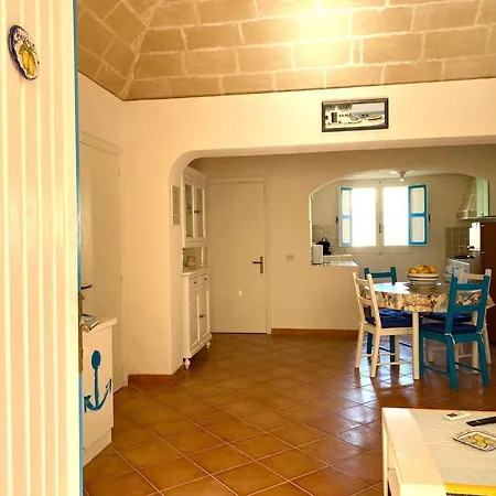 { Casuzza Curatolo } 30 M Dal Centro. Favignana